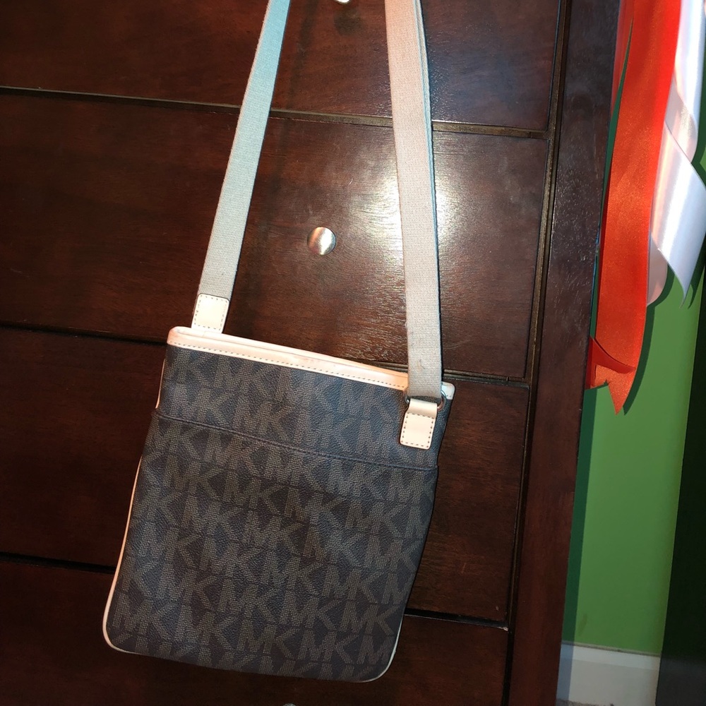 Mk CrossBody - Picture 4 of 4